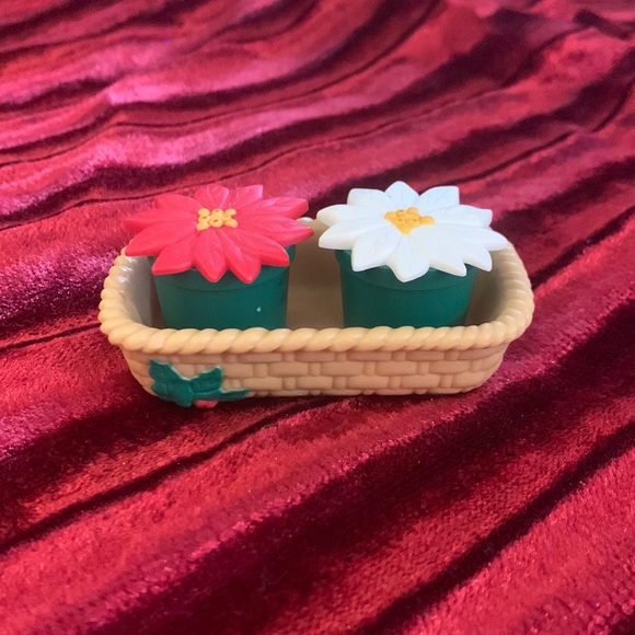 Vintage Christmas Salt & Pepper Shakers - Picture 1 of 7